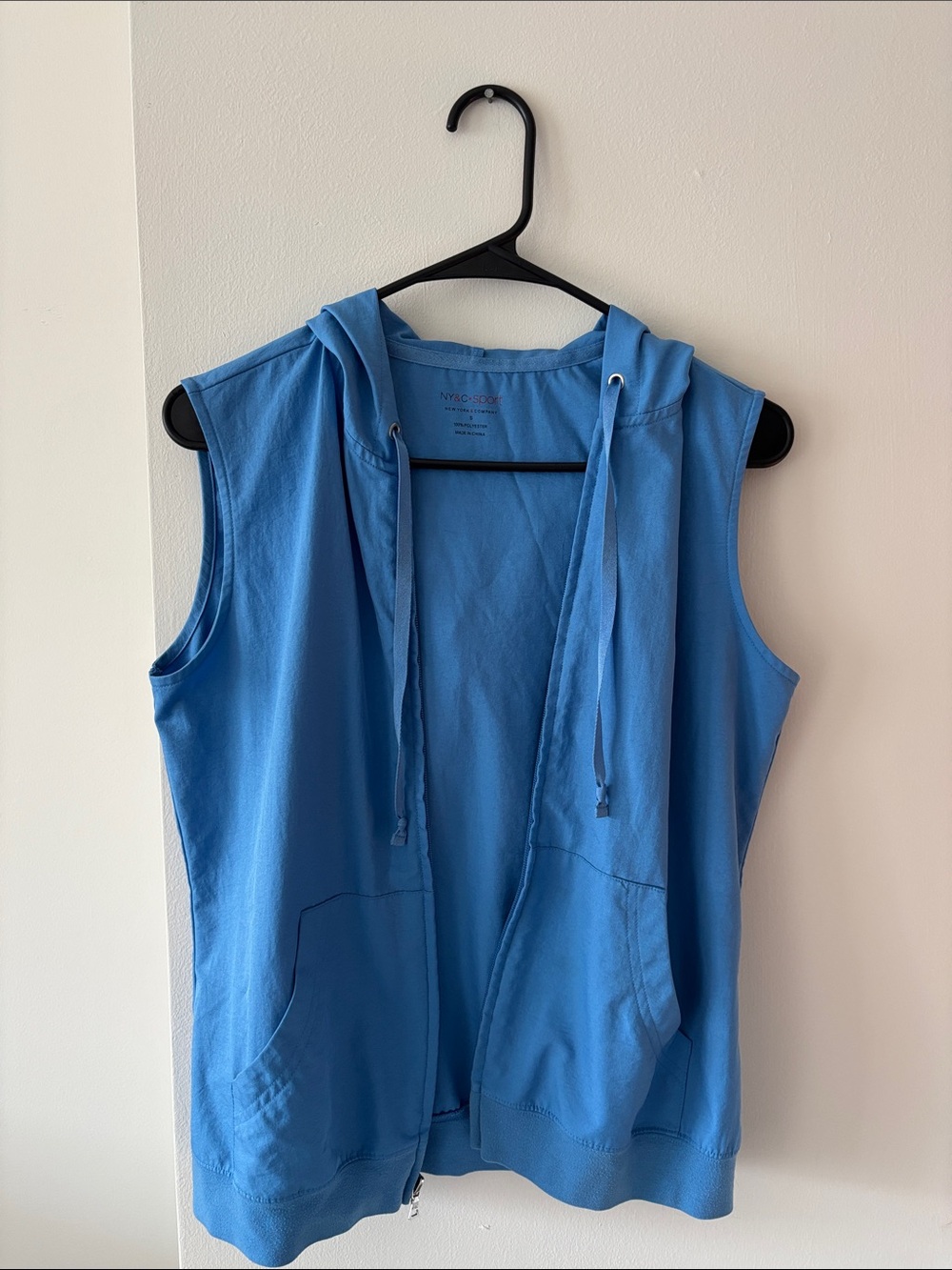 New York & Company Sport Lightweight Hooded Vest in Sky Blue